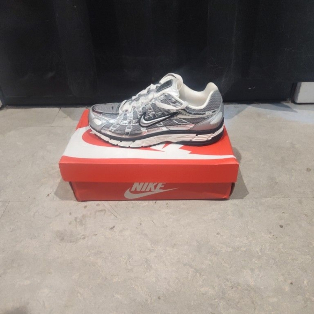 Nike Metallic Silver and White Running Shoes